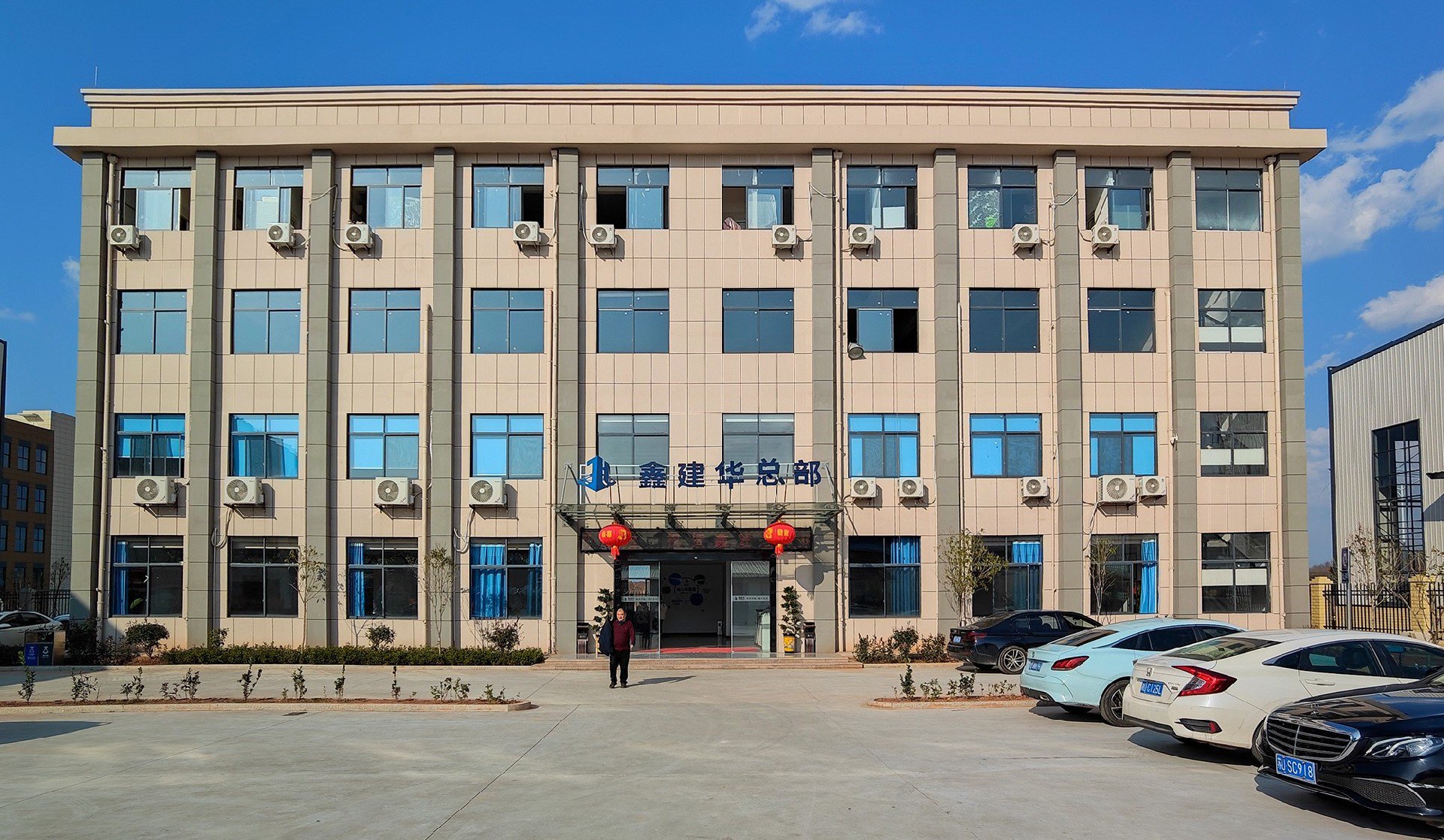 活動(dòng)雨棚,電動(dòng)雨棚,移動(dòng)推拉雨棚,大型倉(cāng)庫(kù)雨棚,電動(dòng)伸縮雨棚,推拉雨棚廠家-蘇州市鑫建華鋼結(jié)構(gòu)工程有限公司